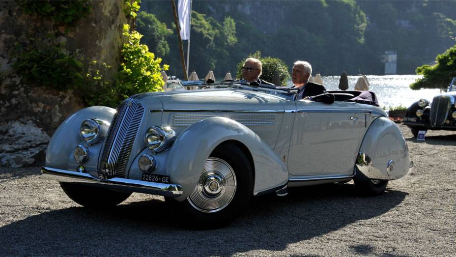 Lancia Astura Type 233 - Concorso dEleganza Villa dEste 2014 | <a href="https://preprod.quatrorodas.abril.com.br/noticias/classicos//concorso-d-eleganza-villa-d-este-2014-premia-maserati-450-s-1956-como-best-of-show-784018.shtml" rel="migration">Leia mais</a>