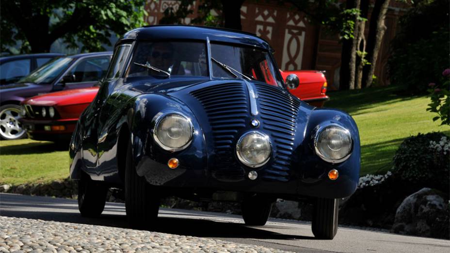 BMW 328 - Concorso dEleganza Villa dEste 2014 | <a href="https://preprod.quatrorodas.abril.com.br/noticias/classicos//concorso-d-eleganza-villa-d-este-2014-premia-maserati-450-s-1956-como-best-of-show-784018.shtml" rel="migration">Leia mais</a>