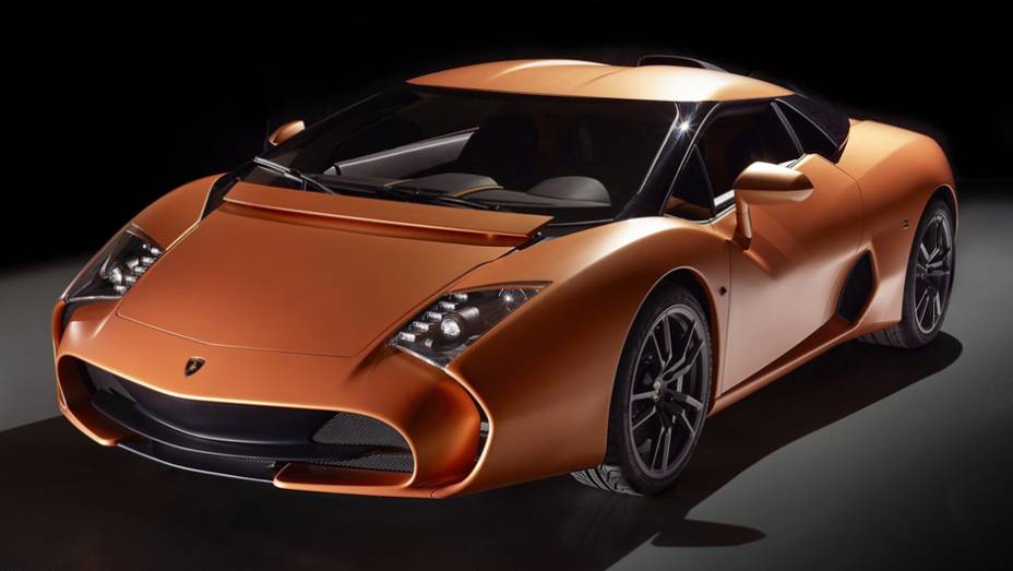 Trata-se de uma unidade personalizada a pedido de um dos clientes mais antigos e fieis da montadora, o colecionador Albert Spiess | <a href="https://preprod.quatrorodas.abril.com.br/noticias/fabricantes/zagato-cria-lamborghini-5-95-783967.shtml" rel="migration">Leia mais</a>