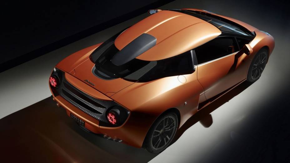 Conforme sugeriram alguns sites internacionais, sua apar&ecirc;ncia final guarda semelhan&ccedil;as com outro modelo j&aacute; customizado pela Zagato: o Spyker C12 | <a href="https://preprod.quatrorodas.abril.com.br/noticias/fabricantes/zagato-cria-lamborghini-5-95-783967.shtml" rel="migration">Lei</a>
