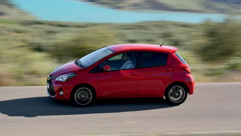 Sob o capô, haverá quatro opções de motorização para o compacto | <a href="https://preprod.quatrorodas.abril.com.br/noticias/fabricantes/toyota-revela-yaris-2014-784205.shtml" rel="migration">Leia mais</a>