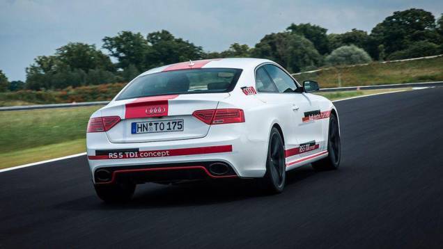 Como é de se esperar, sai o bloco 4.2 V8 a gasolina originalmente empregado no modelo e entra o 3.0 V6 biturbo a diesel | <a href="https://preprod.quatrorodas.abril.com.br/noticias/fabricantes/audi-revela-rs5-tdi-concept-784351.shtml" rel="migration">Leia mais</a> Como é de se esperar, sai o bloco 4.2 V8 a gasolina originalmente empregado no modelo e entra o 3.0 V6 biturbo a diesel | <a href="https://preprod.quatrorodas.abril.com.br/noticias/fabricantes/audi-revela-rs5-tdi-concept-784351.shtml" rel="migration">Leia mais</a>