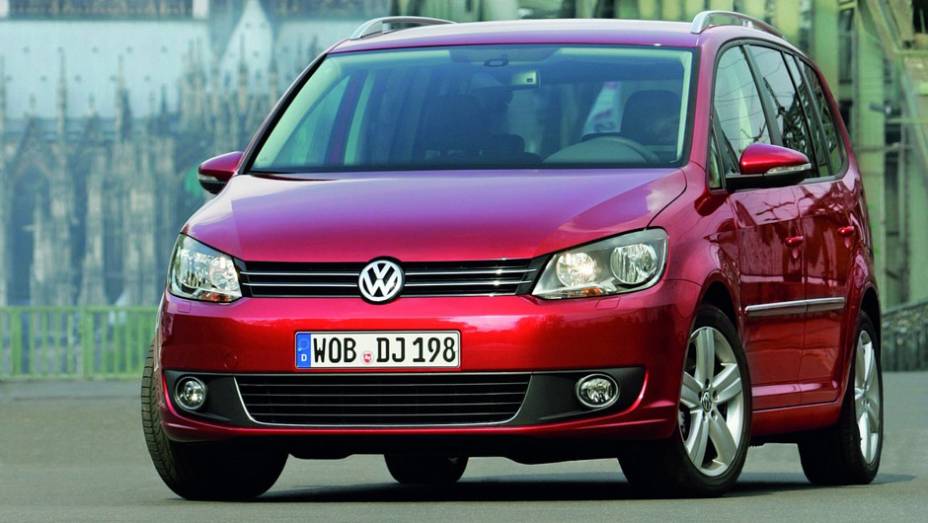 12 - Volkswagen Touran (vencedor da categoria "Monovolume") | <a href="https://preprod.quatrorodas.abril.com.br/noticias/mercado/volkswagen-up-lidera-pesquisa-satisfacao-jd-power-2014-784586.shtml" rel="migration">Leia mais</a>