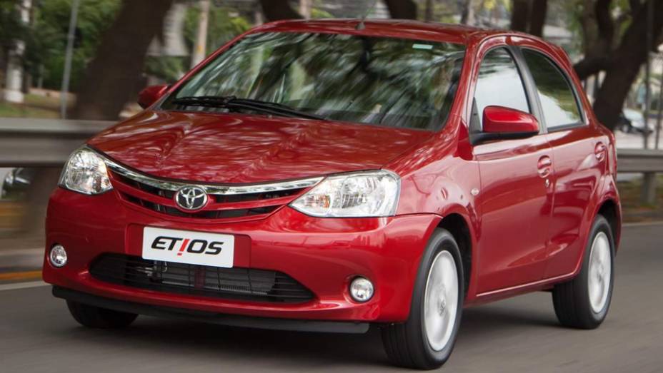 FLEX: 8) Toyota Etios Hatch 1.5 - 8,5/12,5 (E/G) km/l na cidade e 9,0/13,0 (E/G) km/l na estrada | <a href="https://preprod.quatrorodas.abril.com.br/noticias/mercado/inmetro-atualiza-lista-carros-mais-economicos-pais-784794.shtml" rel="migration">Leia mais</a>