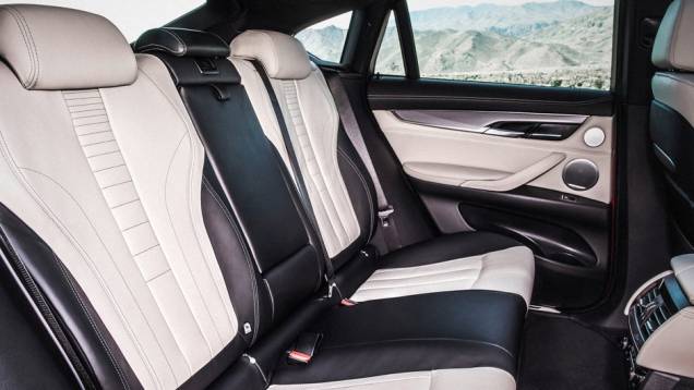 A chegada do renovado X6 ao mercado global está prevista para o mês de dezembro | <a href="https://preprod.quatrorodas.abril.com.br/noticias/fabricantes/bmw-oficializa-x6-2015-785241.shtml" rel="migration">Leia mais</a> A chegada do renovado X6 ao mercado global está prevista para o mês de dezembro | <a href="https://preprod.quatrorodas.abril.com.br/noticias/fabricantes/bmw-oficializa-x6-2015-785241.shtml" rel="migration">Leia mais</a>