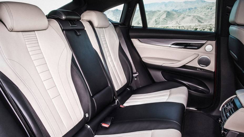 A chegada do renovado X6 ao mercado global est&aacute; prevista para o m&ecirc;s de dezembro | <a href="https://preprod.quatrorodas.abril.com.br/noticias/fabricantes/bmw-oficializa-x6-2015-785241.shtml" rel="migration">Leia mais</a>