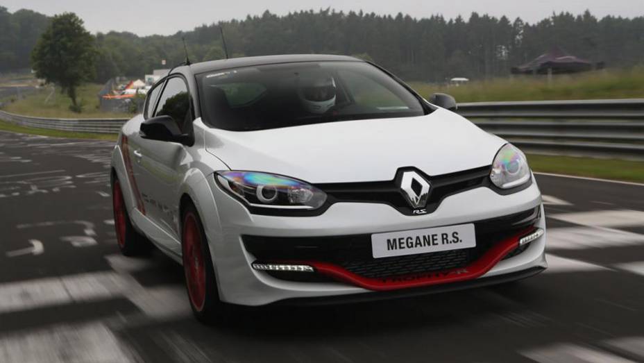 A Renault apresentou o Megane RS 275 Trophy-R | <a href="https://preprod.quatrorodas.abril.com.br/noticias/fabricantes/renault-revela-megane-rs-275-trophy-r-786089.shtml" rel="migration">Leia mais</a>