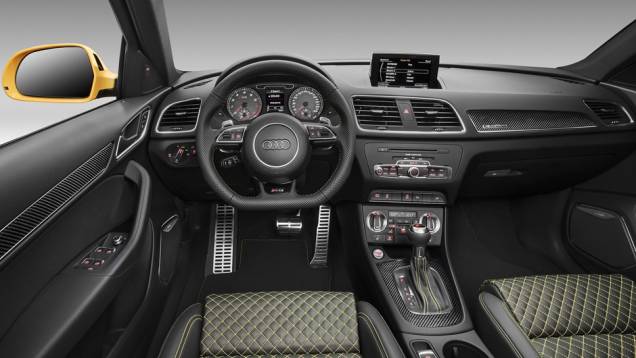 Em relação à motorização, o SUV é equipado com o bloco 2.5 turbo de cinco cilindros em linha, que entrega 310 cavalos de potência e 42,8 kgfm de torque | <a href="https://preprod.quatrorodas.abril.com.br/noticias/fabricantes/audi-rs-q3-chega-r-273-6-mil-786183.sht" rel="migration"></a> Em relação à motorização, o SUV é equipado com o bloco 2.5 turbo de cinco cilindros em linha, que entrega 310 cavalos de potência e 42,8 kgfm de torque | <a href="https://preprod.quatrorodas.abril.com.br/noticias/fabricantes/audi-rs-q3-chega-r-273-6-mil-786183.sht" rel="migration"></a>