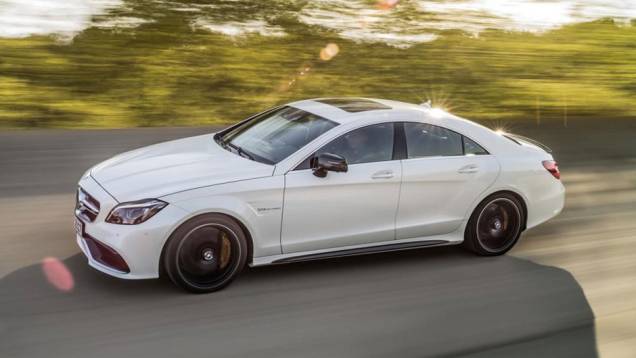A frente traz novos faróis inteligentes, que identificam a presença de outros carros em sentido contrário e regulam os fachos de luz para impedir ofuscamento | <a href="https://preprod.quatrorodas.abril.com.br/noticias/fabricantes/mercedes-benz-apresenta-novo-cls-" rel="migration"></a> A frente traz novos faróis inteligentes, que identificam a presença de outros carros em sentido contrário e regulam os fachos de luz para impedir ofuscamento | <a href="https://preprod.quatrorodas.abril.com.br/noticias/fabricantes/mercedes-benz-apresenta-novo-cls-" rel="migration"></a>