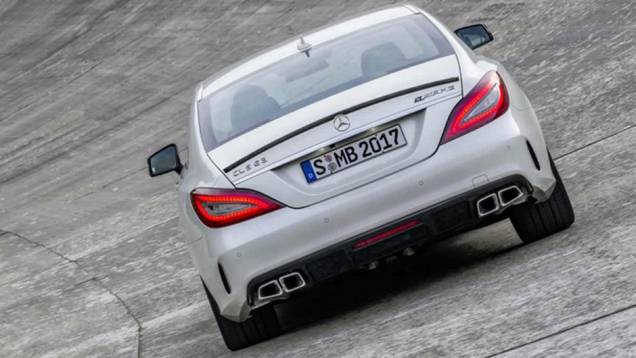 As lanternas ganharam acabamento escurecido | <a href="https://preprod.quatrorodas.abril.com.br/noticias/fabricantes/mercedes-benz-apresenta-novo-cls-786489.shtml" rel="migration">Leia mais</a> As lanternas ganharam acabamento escurecido | <a href="https://preprod.quatrorodas.abril.com.br/noticias/fabricantes/mercedes-benz-apresenta-novo-cls-786489.shtml" rel="migration">Leia mais</a>