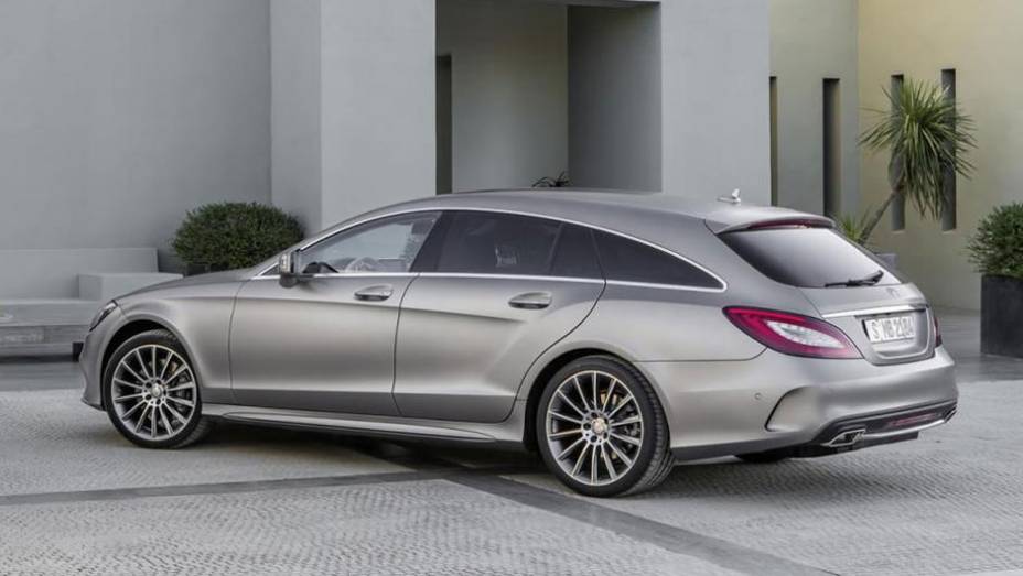 Com design bastante arrojado, a CLS Shooting Brake ainda é muito rara por aqui | <a href="https://preprod.quatrorodas.abril.com.br/noticias/fabricantes/mercedes-benz-apresenta-novo-cls-786489.shtml" rel="migration">Leia mais</a>