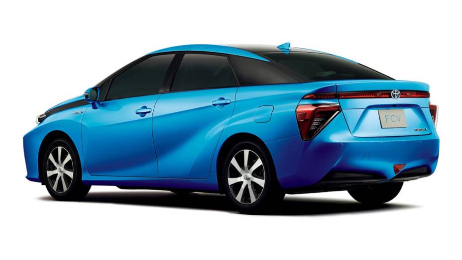 Movido a célula de combustível, carro custará 68.690 dólares no Japão | <a href="https://preprod.quatrorodas.abril.com.br/noticias/sustentabilidade/toyota-revela-novo-fcv-787124.shtml" rel="migration">Leia mais</a>