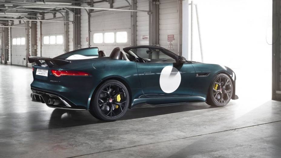 Jaguar n&atilde;o revelou a motoriza&ccedil;&atilde;o, que deve ser um 5.0 V8 de 567 cavalos | <a href="https://preprod.quatrorodas.abril.com.br/noticias/fabricantes/oficial-jaguar-anuncia-f-type-project-7-787087.shtml" rel="migration">Leia mais</a>