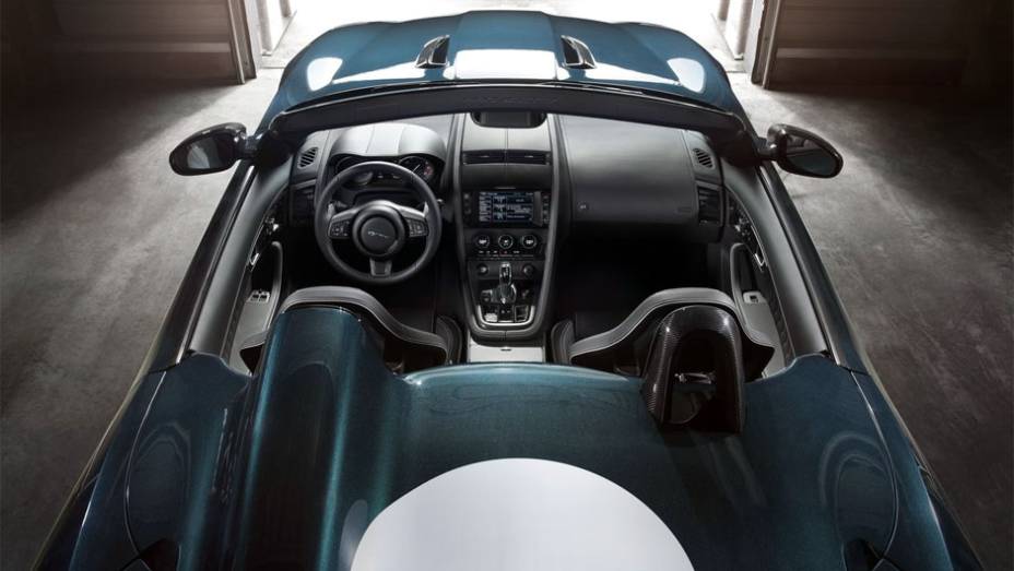 Detalhe da cabine | <a href="https://preprod.quatrorodas.abril.com.br/noticias/fabricantes/oficial-jaguar-anuncia-f-type-project-7-787087.shtml" rel="migration">Leia mais</a>