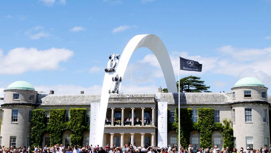 A edição de 2014 do Festival de Goodwood, tradicional evento que reúne alguns dos carros mais desejados de todos os tempos, já começou. Confira alguns dos participantes! | <a href="https://preprod.quatrorodas.abril.com.br/galerias/especiais/festival-goodwood-2014-" rel="migration"></a>