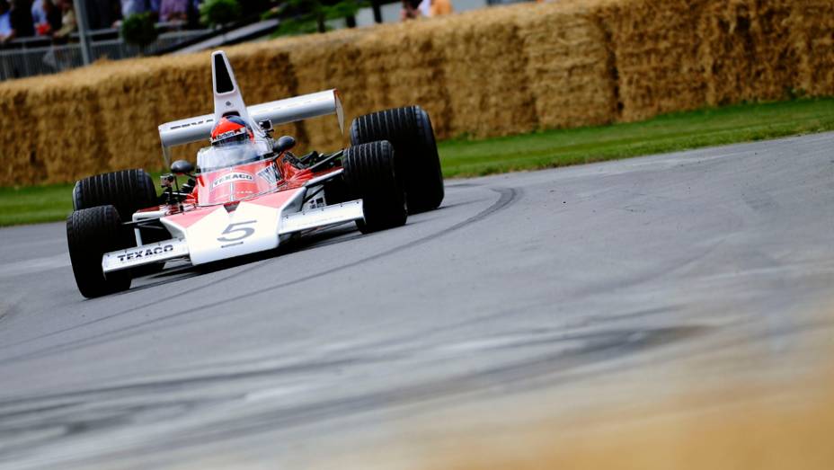 Com esse carro, ele se sagrou campeão mundial da F-1 em 1974 | <a href="https://preprod.quatrorodas.abril.com.br/galerias/especiais/festival-goodwood-2014-parte-2-787544.shtml" rel="migration">Parte 2</a>