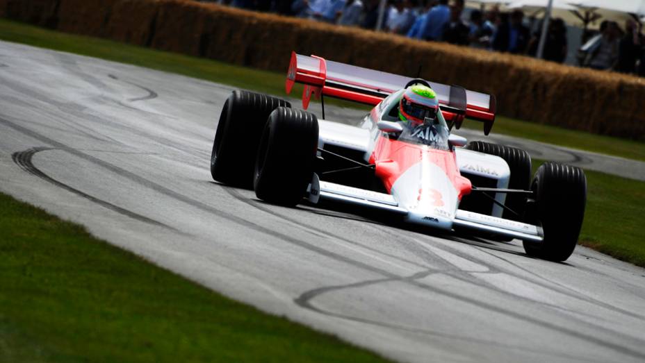 O carro, como você percebeu, foi guiado originalmente por Niki Lauda | <a href="https://preprod.quatrorodas.abril.com.br/galerias/especiais/festival-goodwood-2014-parte-2-787544.shtml" rel="migration">Parte 2</a>