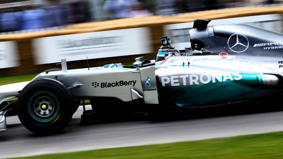 Anthony Davidson conduziu o Mercedes MGP W02 | <a href="https://preprod.quatrorodas.abril.com.br/galerias/especiais/festival-goodwood-2014-parte-2-787544.shtml" rel="migration">Parte 2</a>