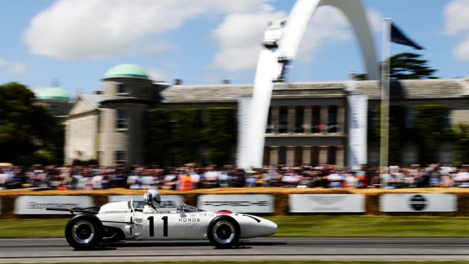 Honda RA272 marcou presença, sob o comando de Gabriele Tarquini | <a href="https://preprod.quatrorodas.abril.com.br/galerias/especiais/festival-goodwood-2014-parte-2-787544.shtml" rel="migration">Parte 2</a>