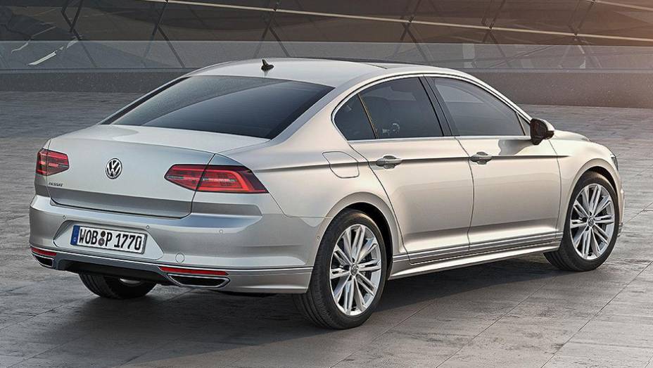 No caso do sedã, o porta-malas passa a ter 586 litros (21 a mais do que o anterior) | <a href="https://preprod.quatrorodas.abril.com.br/noticias/fabricantes/volkswagen-apresenta-novo-passat-788079.shtml" rel="migration">Leia mais</a>