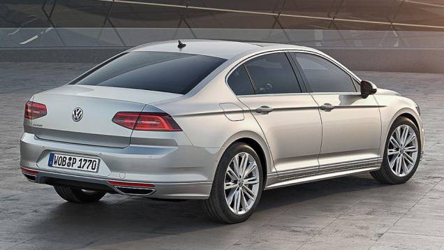 No caso do sedã, o porta-malas passa a ter 586 litros (21 a mais do que o anterior) | <a href="https://preprod.quatrorodas.abril.com.br/noticias/fabricantes/volkswagen-apresenta-novo-passat-788079.shtml" rel="migration">Leia mais</a> No caso do sedã, o porta-malas passa a ter 586 litros (21 a mais do que o anterior) | <a href="https://preprod.quatrorodas.abril.com.br/noticias/fabricantes/volkswagen-apresenta-novo-passat-788079.shtml" rel="migration">Leia mais</a>