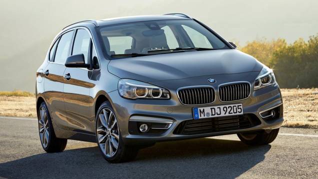 BMW Série 2 Active Tourer | <a href="https://preprod.quatrorodas.abril.com.br/noticias/mercado/candidatos-carro-ano-2015-europa-sao-revelados-791548.shtml" rel="migration">Leia mais</a> BMW Série 2 Active Tourer | <a href="https://preprod.quatrorodas.abril.com.br/noticias/mercado/candidatos-carro-ano-2015-europa-sao-revelados-791548.shtml" rel="migration">Leia mais</a>