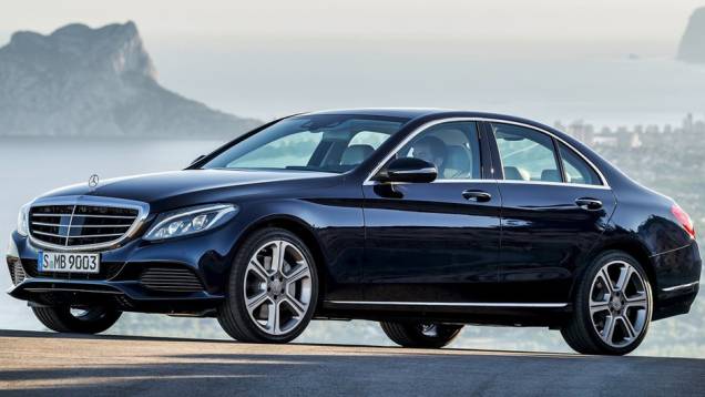 Mercedes-Benz Classe C | <a href="https://preprod.quatrorodas.abril.com.br/noticias/mercado/candidatos-carro-ano-2015-europa-sao-revelados-791548.shtml" rel="migration">Leia mais</a> Mercedes-Benz Classe C | <a href="https://preprod.quatrorodas.abril.com.br/noticias/mercado/candidatos-carro-ano-2015-europa-sao-revelados-791548.shtml" rel="migration">Leia mais</a>
