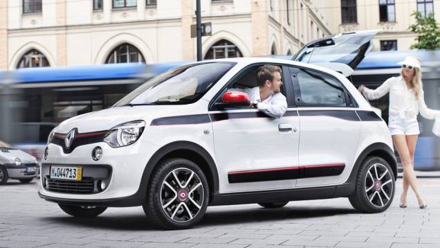 Renault Twingo | <a href="https://preprod.quatrorodas.abril.com.br/noticias/mercado/candidatos-carro-ano-2015-europa-sao-revelados-791548.shtml" rel="migration">Leia mais</a> Renault Twingo | <a href="https://preprod.quatrorodas.abril.com.br/noticias/mercado/candidatos-carro-ano-2015-europa-sao-revelados-791548.shtml" rel="migration">Leia mais</a>