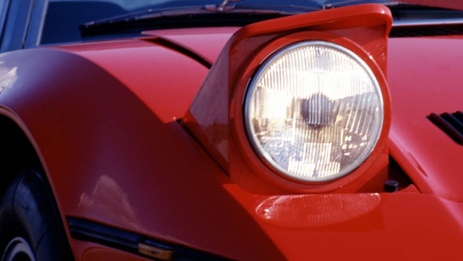Era a primeira vez que um Maserati vinha equipado com suspens&atilde;o independente nas quatro rodas | <a href="https://preprod.quatrorodas.abril.com.br/galerias/maserati/maserati-mc12-792008.shtml" rel="migration">Veja a galeria do Maserati MC12</a> | <a href="https://quatrorodas.abril." rel="migration"></a>