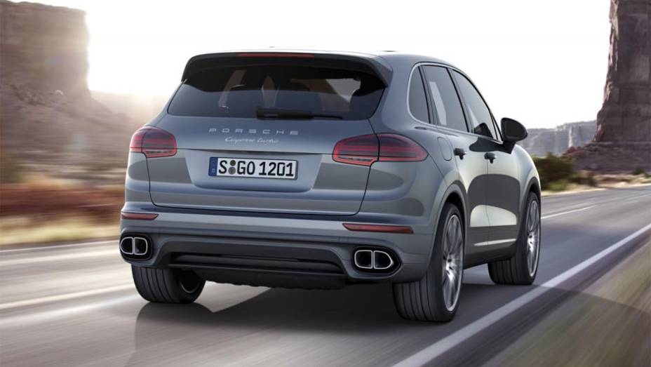 Modelo conta com novo motor V6 biturbo e versão plug-in hybrid | <a href="https://preprod.quatrorodas.abril.com.br/noticias/saloes/paris-2014/porsche-revela-cayenne-2015-reestilizada-792125.shtml" rel="migration">Leia mais</a>