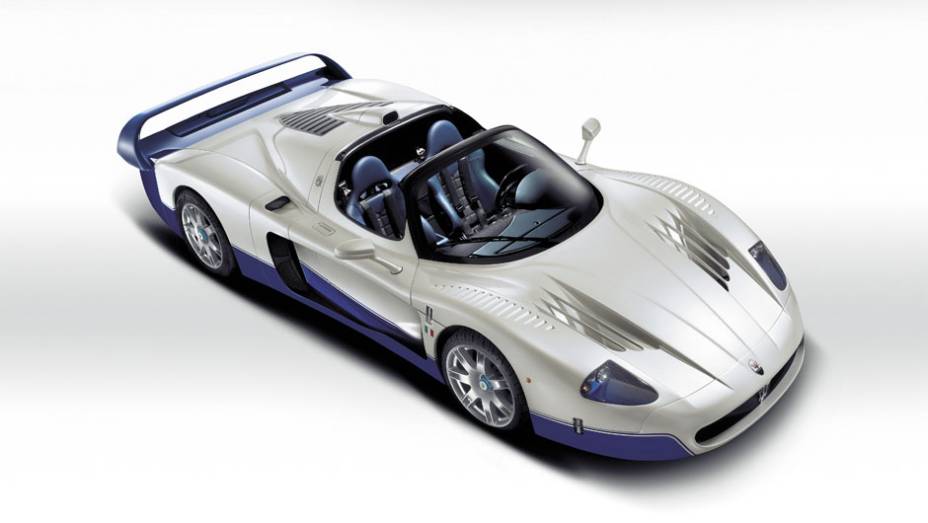 O MC12 surgiu como pr&eacute;-requisito do Campeonato Mundial de FIA GT de que houvesse uma vers&atilde;o de rua com uma produ&ccedil;&atilde;o m&iacute;nima no mercado | <a href="https://preprod.quatrorodas.abril.com.br/reportagens/classicos/maserati-100-anos-792281.shtml" rel="migration">Leia mais</a>