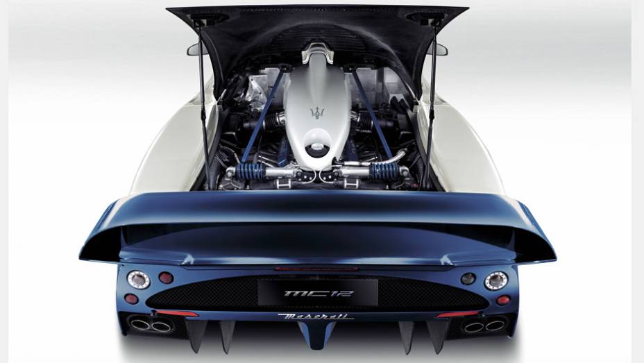 Da Ferrari vieram o chassi de fibra de carbono, o V12 de 630 cv, a transmiss&atilde;o, a suspens&atilde;o e os freios | <a href="https://preprod.quatrorodas.abril.com.br/reportagens/classicos/maserati-100-anos-792281.shtml" rel="migration">Leia mais</a>