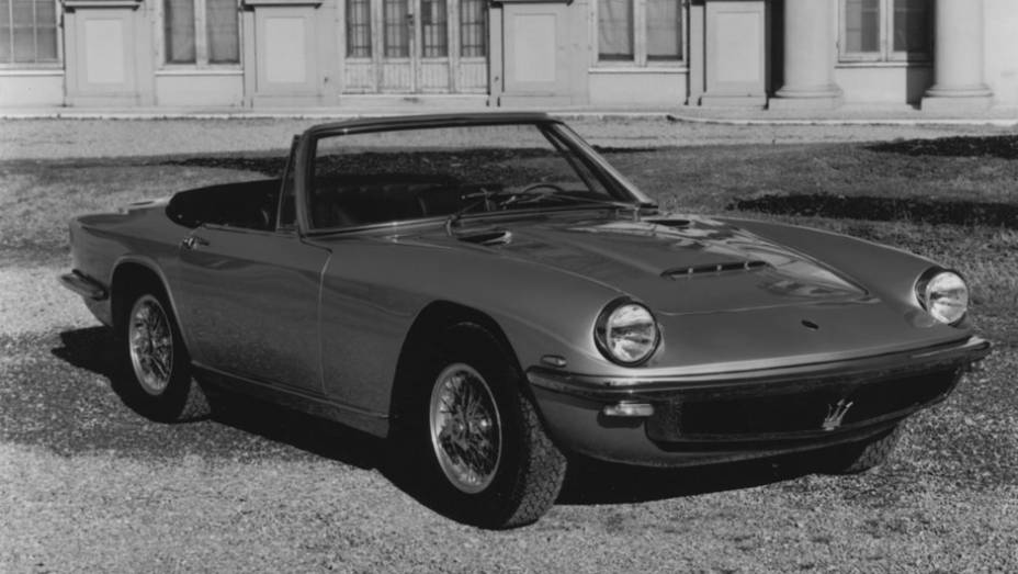 A versão Spyder surgiu no ano seguinte à apresentação do cupê, 1964 | <a href="https://preprod.quatrorodas.abril.com.br/reportagens/classicos/maserati-100-anos-792281.shtml" rel="migration">Leia mais</a>