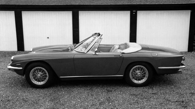 O desenho da versão aberta ficou a cargo de Giovanni Michelotti e a construção coube à Vignale | <a href="https://preprod.quatrorodas.abril.com.br/reportagens/classicos/maserati-100-anos-792281.shtml" rel="migration">Leia mais</a> O desenho da versão aberta ficou a cargo de Giovanni Michelotti e a construção coube à Vignale | <a href="https://preprod.quatrorodas.abril.com.br/reportagens/classicos/maserati-100-anos-792281.shtml" rel="migration">Leia mais</a>