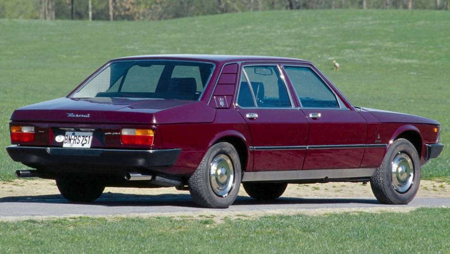 O motor V6 de 190 cv não dava conta suficiente da 1,6 tonelada de peso do sedã de 3,06 metros entre os eixos | <a href="https://preprod.quatrorodas.abril.com.br/reportagens/classicos/maserati-100-anos-792281.shtml" rel="migration">Leia mais</a> O motor V6 de 190 cv não dava conta suficiente da 1,6 tonelada de peso do sedã de 3,06 metros entre os eixos | <a href="https://preprod.quatrorodas.abril.com.br/reportagens/classicos/maserati-100-anos-792281.shtml" rel="migration">Leia mais</a>