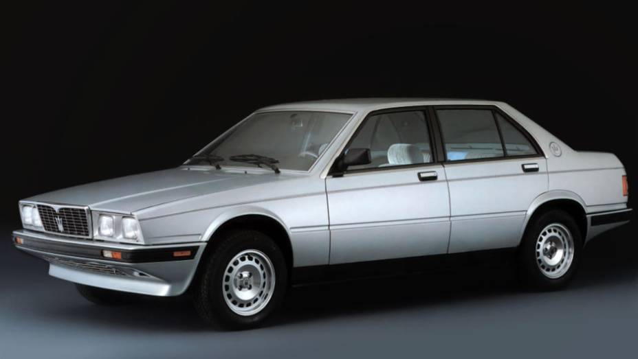 Biturbo (1981) - No Salão de Genebra de 1981 a Maserati iniciava nova fase com imagem um modelo V6 com dois turbos. Além de cupê e spyder, oferecia o segundo sedã da marca, menor que o Quattroporte | <a href="https://preprod.quatrorodas.abril.com.br/reportagens/cl" rel="migration"></a>