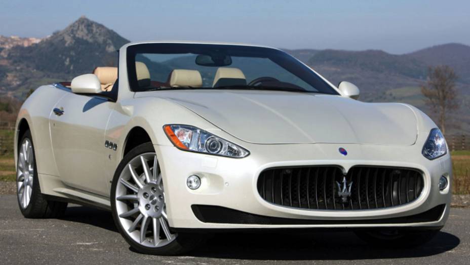 GranTurismo/GranCabrio (2007) - Com desenho Pininfarina, o cupê estreou com um V8 de 4.2 litros e 405 cv. Por dentro couro e madeira de lei. Em 2009, o GranCabrio se tornou o primeiro conversível de quatro lugares da marca | <a href="https://quatrorodas.ab" rel="migration"></a>