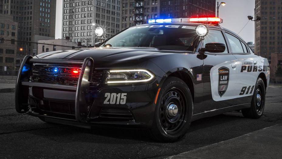 A Dodge exibiu nesta sexta-feira (8) o Charger Pursuit 2015 | <a href="https://preprod.quatrorodas.abril.com.br/noticias/fabricantes/dodge-mostra-charger-pursuit-2015-794899.shtml" rel="migration">Leia mais</a>