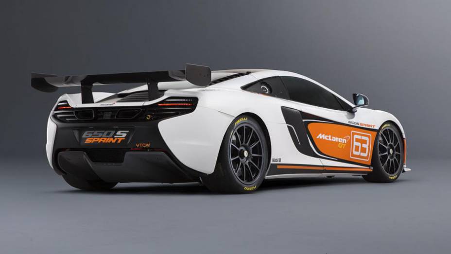 Trata-se de uma versão de competição do supercarro, exclusiva para as pistas | <a href="https://preprod.quatrorodas.abril.com.br/noticias/fabricantes/mclaren-revela-650s-sprint-795198.shtml" rel="migration">Leia mais</a>