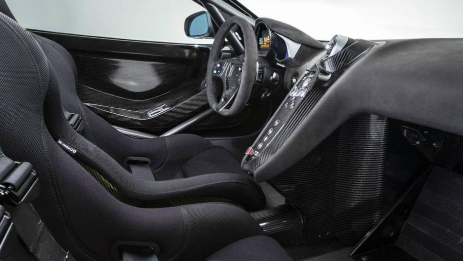 Quanto &agrave; motoriza&ccedil;&atilde;o, o 650S Sprint &eacute; equipado com bloco 3.8 V8 biturbo | <a href="https://preprod.quatrorodas.abril.com.br/noticias/fabricantes/mclaren-revela-650s-sprint-795198.shtml" rel="migration">Leia mais</a>
