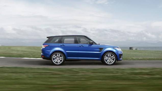 O SUV chegará ao mercado pelo preço de US$ 110.475 | <a href="https://preprod.quatrorodas.abril.com.br/noticias/fabricantes/range-rover-sport-svr-revelado-795105.shtml" rel="migration">Leia mais</a> O SUV chegará ao mercado pelo preço de US$ 110.475 | <a href="https://preprod.quatrorodas.abril.com.br/noticias/fabricantes/range-rover-sport-svr-revelado-795105.shtml" rel="migration">Leia mais</a>