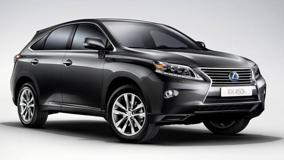 Na quarta posição aparece o Lexus RX, um dos dois SUVs da lista dos dez mais | <a href="https://preprod.quatrorodas.abril.com.br/noticias/mercado/pesquisa-revela-carros-preferidos-milionarios-americanos-697349.shtml" rel="migration">Leia mais</a>