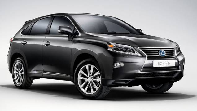 Na quarta posição aparece o Lexus RX, um dos dois SUVs da lista dos dez mais | <a href="https://preprod.quatrorodas.abril.com.br/noticias/mercado/pesquisa-revela-carros-preferidos-milionarios-americanos-697349.shtml" rel="migration">Leia mais</a> Na quarta posição aparece o Lexus RX, um dos dois SUVs da lista dos dez mais | <a href="https://preprod.quatrorodas.abril.com.br/noticias/mercado/pesquisa-revela-carros-preferidos-milionarios-americanos-697349.shtml" rel="migration">Leia mais</a>