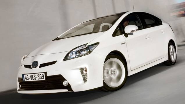 Talvez pelo apelo sustentável, o híbrido Toyota Prius conquistou a quinta posição | <a href="https://preprod.quatrorodas.abril.com.br/noticias/mercado/pesquisa-revela-carros-preferidos-milionarios-americanos-697349.shtml" rel="migration">Leia mais</a> Talvez pelo apelo sustentável, o híbrido Toyota Prius conquistou a quinta posição | <a href="https://preprod.quatrorodas.abril.com.br/noticias/mercado/pesquisa-revela-carros-preferidos-milionarios-americanos-697349.shtml" rel="migration">Leia mais</a>