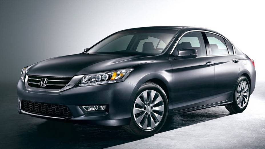 Bastante querido nos Estados Unidos, o Honda Accord frequentemente aparece na lista dos modelos mais vendidos; nesta pesquisa, ficou em oitavo lugar | <a href="https://preprod.quatrorodas.abril.com.br/noticias/mercado/pesquisa-revela-carros-preferidos-milionarios-a" rel="migration"></a>