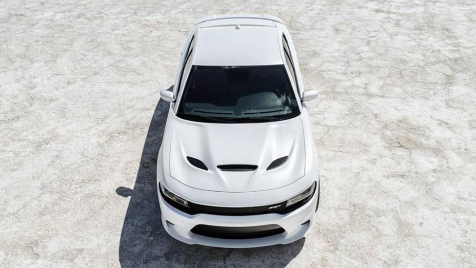 Com essa configuração, o Charger SRT Hellcat acelera de 0 a 96 km/h em 3,8 segundos e alcança a velocidade máxima de 328 km/h | <a href="https://preprod.quatrorodas.abril.com.br/noticias/fabricantes/dodge-exibe-charger-srt-hellcat-795977.shtml" rel="migration">Leia mais</a> Com essa configuração, o Charger SRT Hellcat acelera de 0 a 96 km/h em 3,8 segundos e alcança a velocidade máxima de 328 km/h | <a href="https://preprod.quatrorodas.abril.com.br/noticias/fabricantes/dodge-exibe-charger-srt-hellcat-795977.shtml" rel="migration">Leia mais</a>