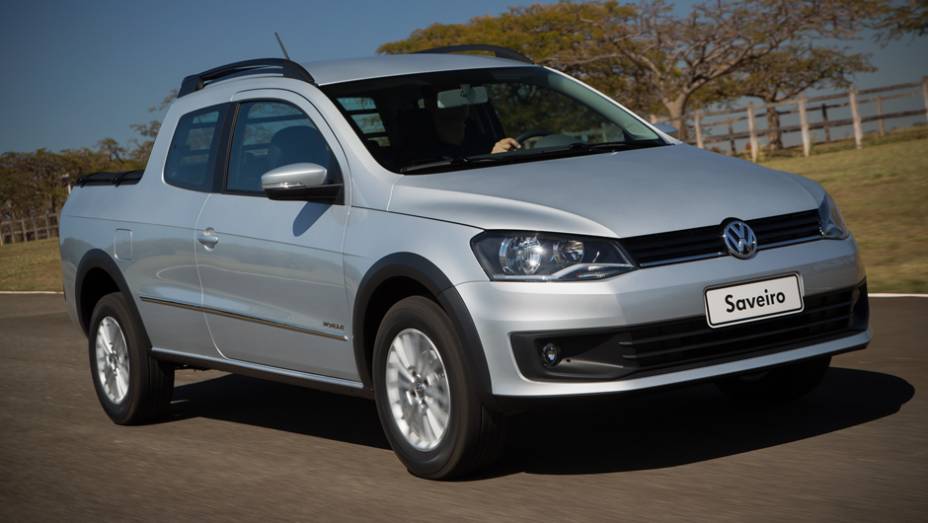 A versão de cabine dupla do Volkswagen Saveiro chegar com a proposta clara de morder uma fatia do mercado do Fiat Strada | <a href="https://preprod.quatrorodas.abril.com.br/carros/lancamentos/volkswagen-saveiro-cabine-dupla-797088.shtml" rel="migration">Leia mais</a>