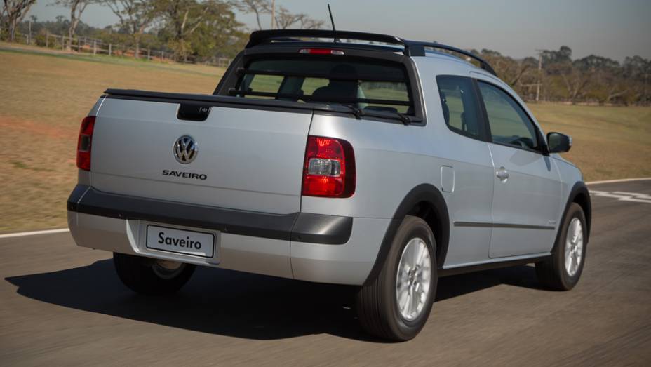Para n&atilde;o perder sua funcionalidade, mesmo com o espa&ccedil;o interno ampliado, a ca&ccedil;amba possui 580 litros de capacidade | <a href="https://preprod.quatrorodas.abril.com.br/carros/lancamentos/volkswagen-saveiro-cabine-dupla-797088.shtml" rel="migration">Leia mais</a>