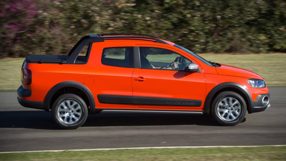 ...controle de tra&ccedil;&atilde;o (ASR), bloqueio eletr&ocirc;nico de diferencial (EDS) e assistente de partida em rampa (HHS) | <a href="https://preprod.quatrorodas.abril.com.br/carros/lancamentos/volkswagen-saveiro-cabine-dupla-797088.shtml" rel="migration">Leia mais</a>