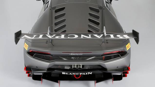 ...e aerofólio traseiro com 10 possibilidades de ajuste. As rodas são revestidas com pneus Pirelli exclusivos | <a href="https://preprod.quatrorodas.abril.com.br/noticias/fabricantes/lamborghini-oficializa-huracan-super-trofeo-797510.shtml" rel="migration">Leia mais</a> ...e aerofólio traseiro com 10 possibilidades de ajuste. As rodas são revestidas com pneus Pirelli exclusivos | <a href="https://preprod.quatrorodas.abril.com.br/noticias/fabricantes/lamborghini-oficializa-huracan-super-trofeo-797510.shtml" rel="migration">Leia mais</a>